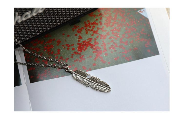 Feather Shape Pendant Necklace