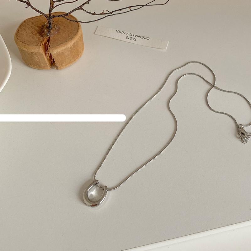 Geometric U-Shaped Necklace