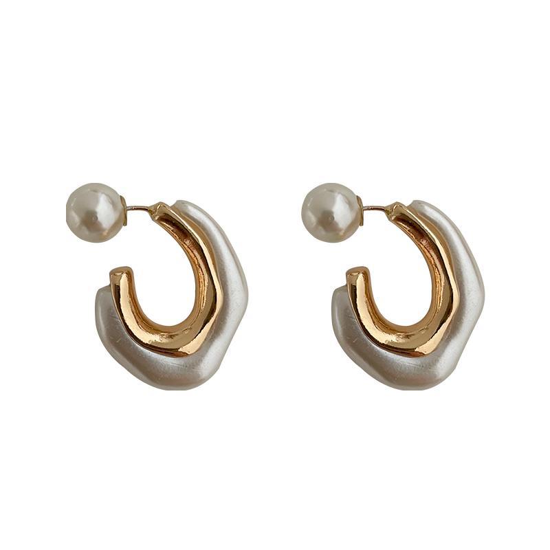 Geometric U-Shaped Pearl Earrings
