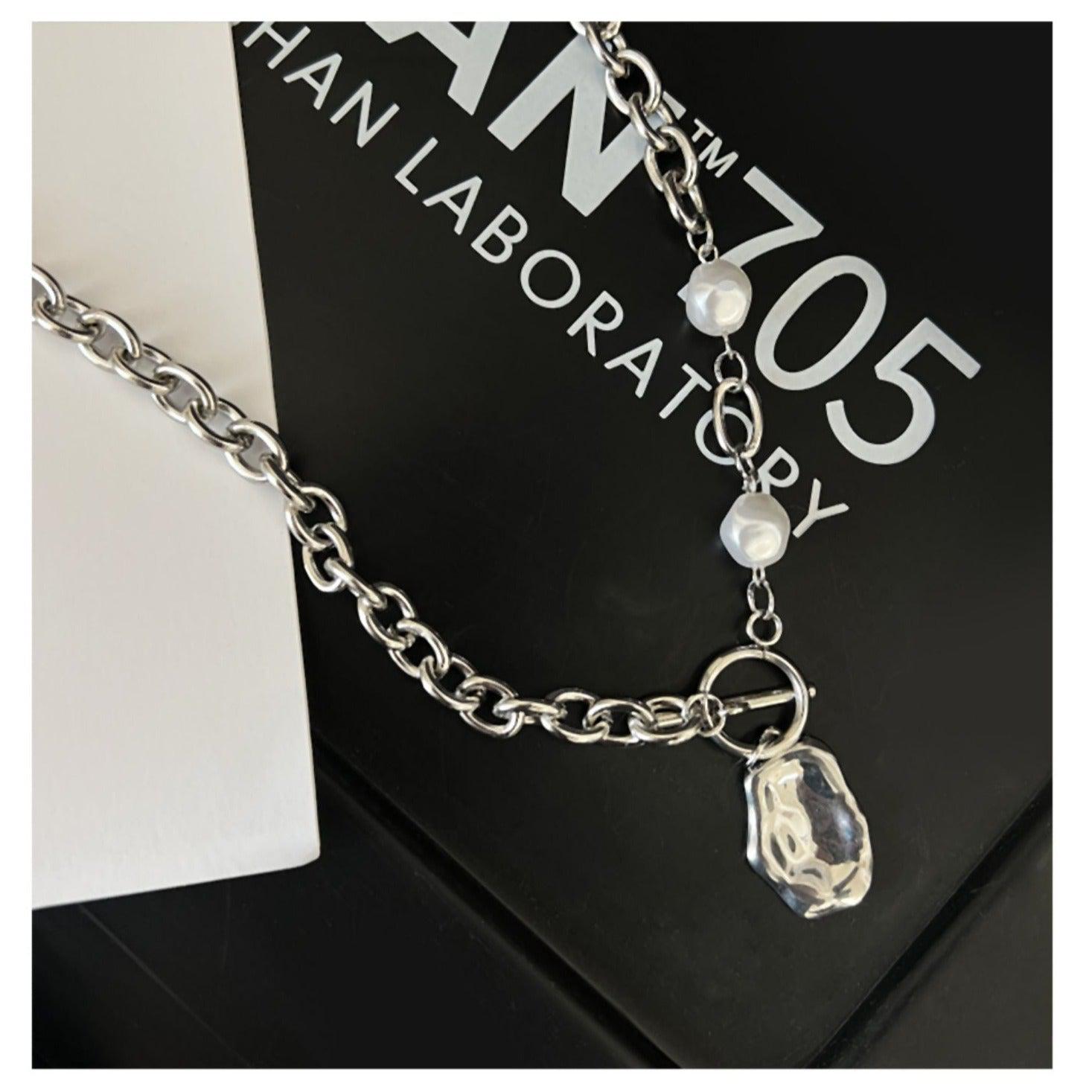 Irregular Pendant Necklace