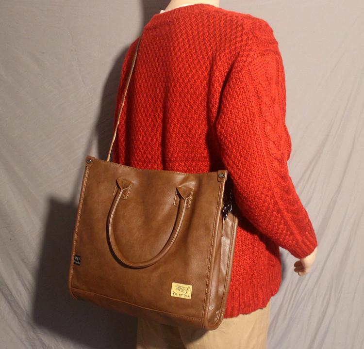Large-Capacity Messenger Bag