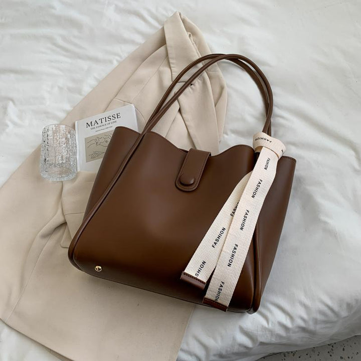 Large-Capacity Tote Bag