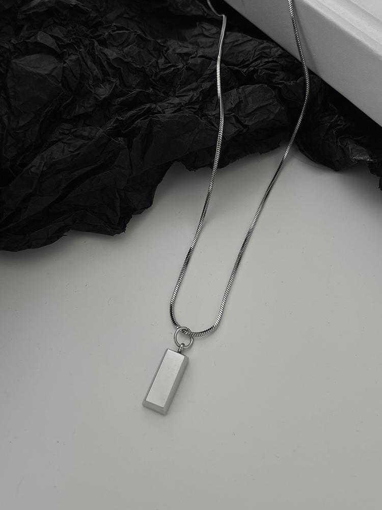 Minimalist Pendant Necklace