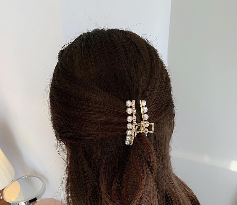 Pearl Flower Hair Claw Clip