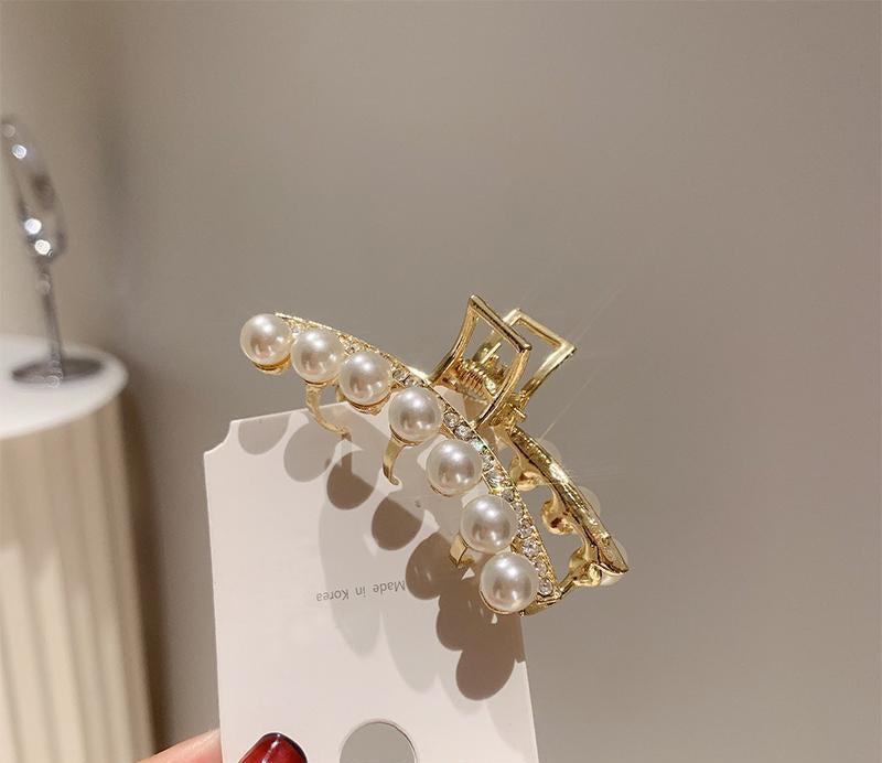 Pearl Flower Hair Claw Clip