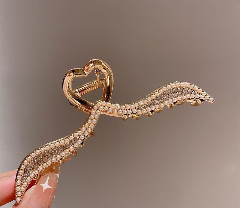 Pearl Hair Claw Clip