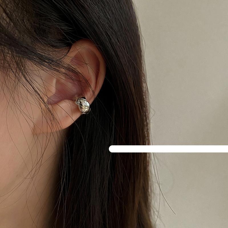 Plaid Retro Ear Clip