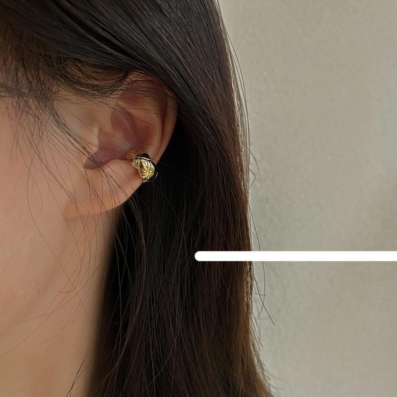 Plaid Retro Ear Clip