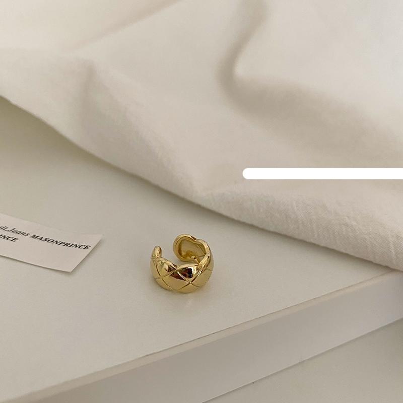 Plaid Retro Ear Clip