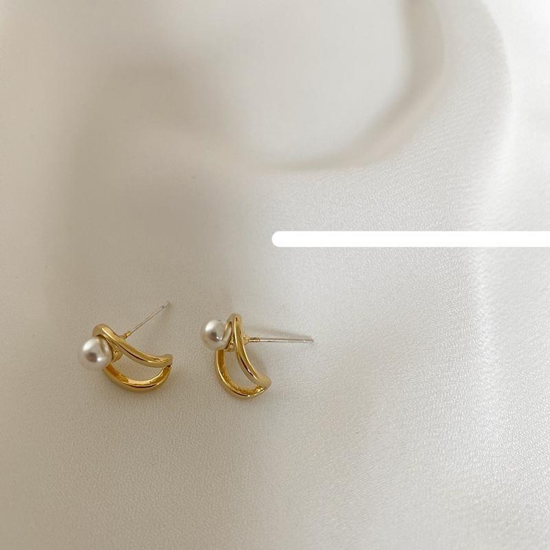 Retro Pearl Earrings