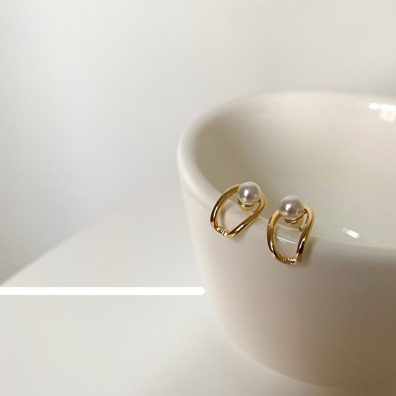 Retro Pearl Earrings