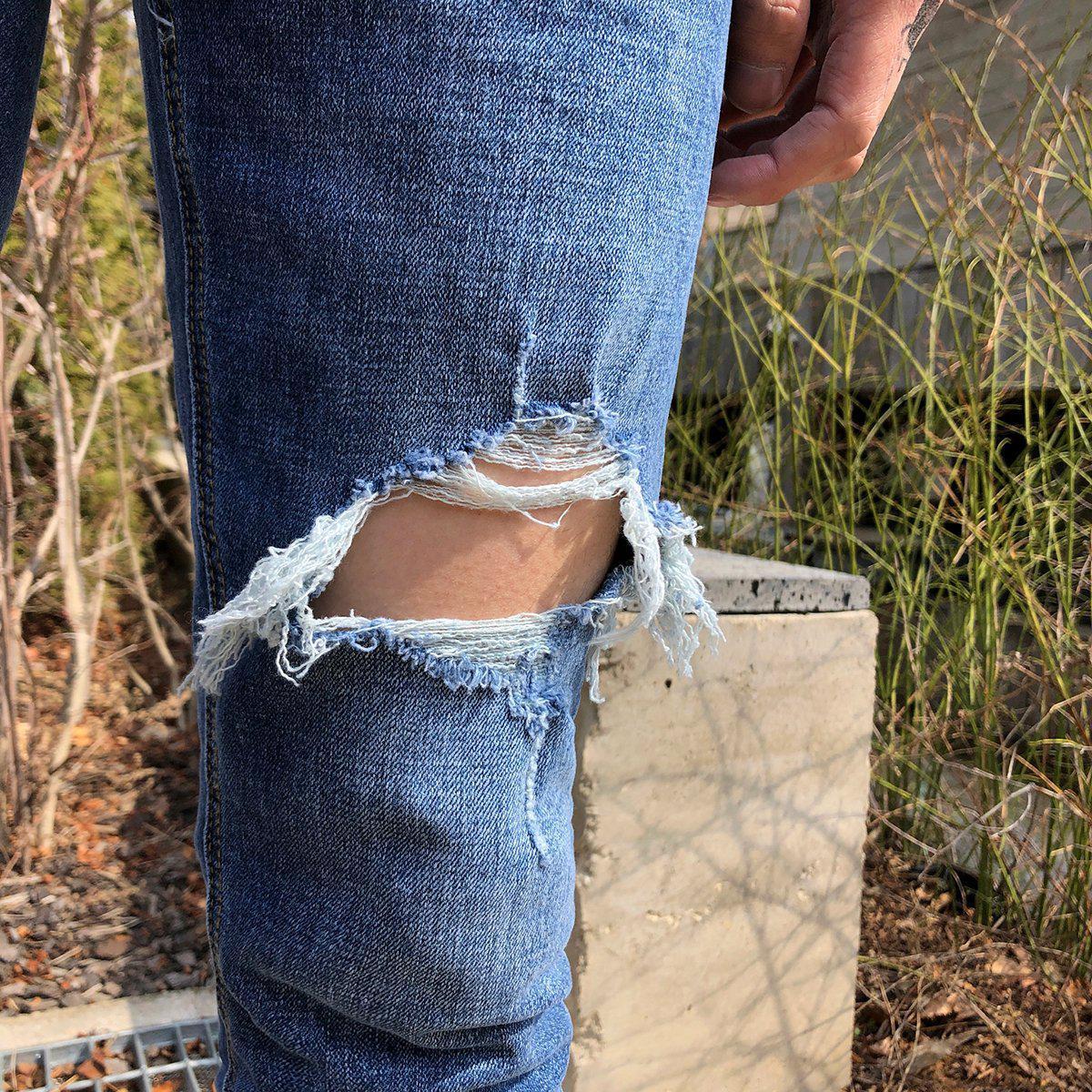 Jean déchiré étiré.