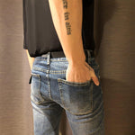 Jean déchiré étiré.