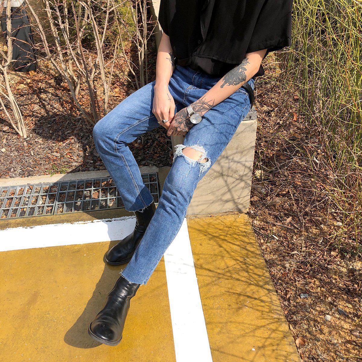 Jean déchiré étiré.