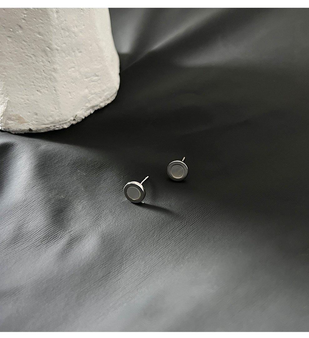 Shell Stud Earrings