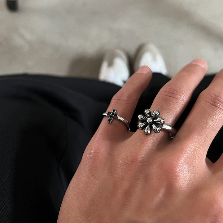 Three-dimensional Flower Vintage Ring