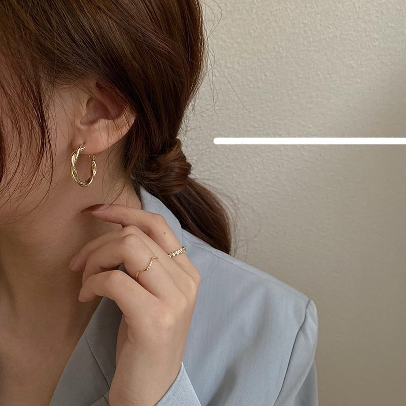 Twisted Hoop Earrings